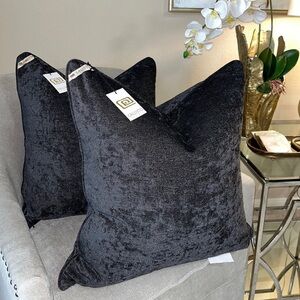 1-NWT CALLISTO HOME BLACK DECORATIVE PILLOW (Read description for details)